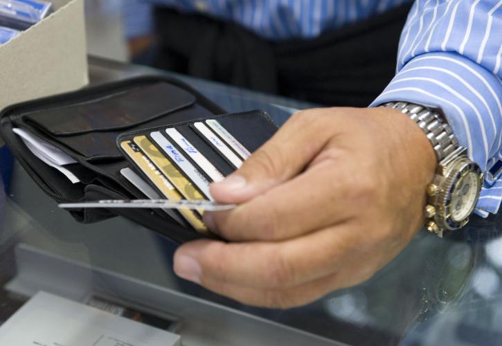 Στην τελική ευθεία το νομοσχέδιο για το πλαστικό χρήμα