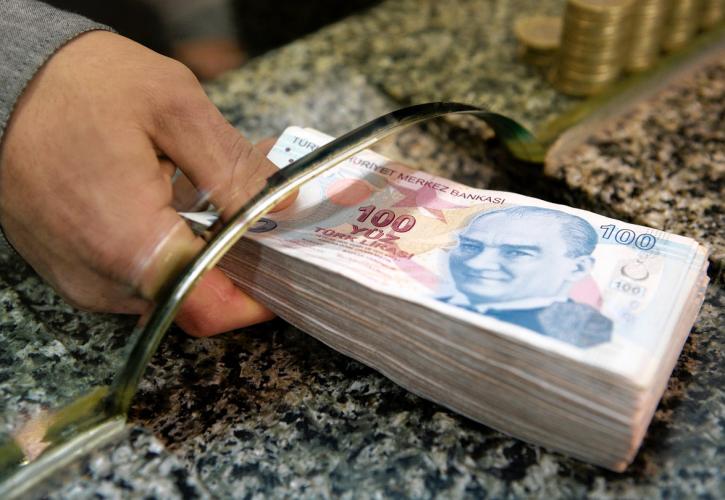 Τουρκική λίρα: Σε ιστορικό χαμηλό έναντι του δολαρίου - Απώλειες 4%