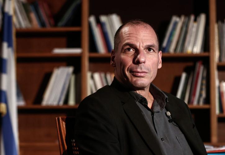 Συνελήφθη 17χρονος για την επίθεση στον Γ. Βαρουφάκη- Αναζητούνται άλλοι δύο