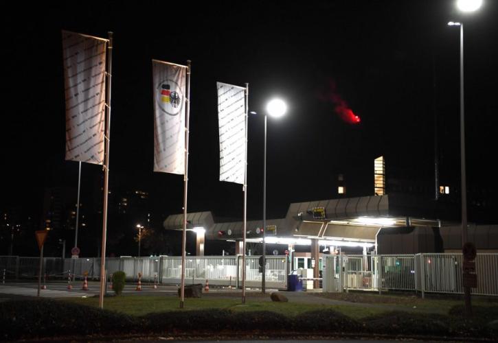 Γερμανία (BfV): Η Μόσχα «ψωνίζει» κατασκόπους για να αντισταθμίσει τις απελάσεις των διπλωματών της