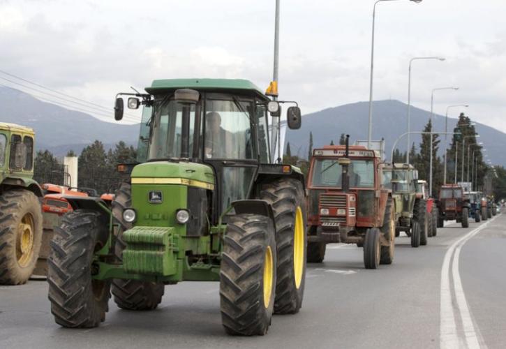 Κιλκίς: Αγρότες απέκλεισαν καθολικά το τελωνείο Ευζώνων