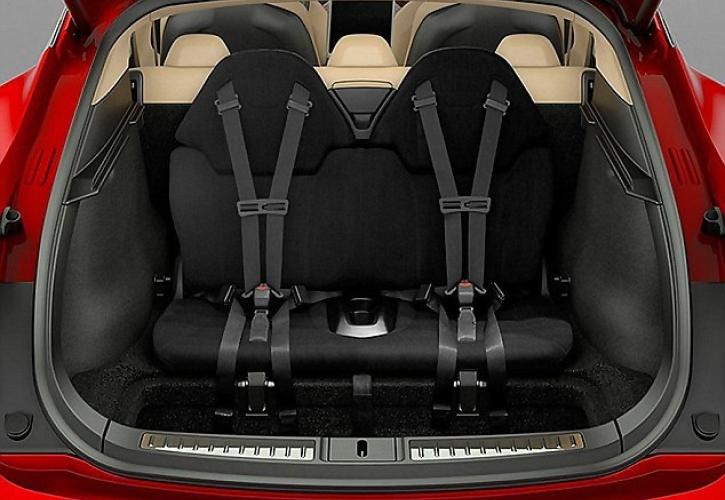 Σε αυτό το αυτοκίνητο επιτρέπονται τα παιδιά στο πορτμπαγκάζ (pics)