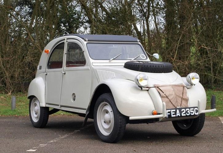 Πέρασε τη Σαχάρα με ένα Citroen 2CV! (pics)