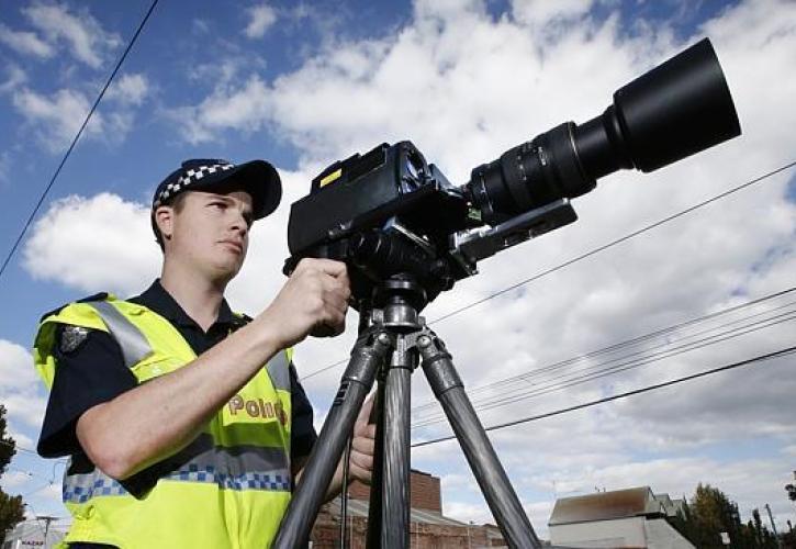 Αστυνομικοί σε ρόλο παπαράτσι