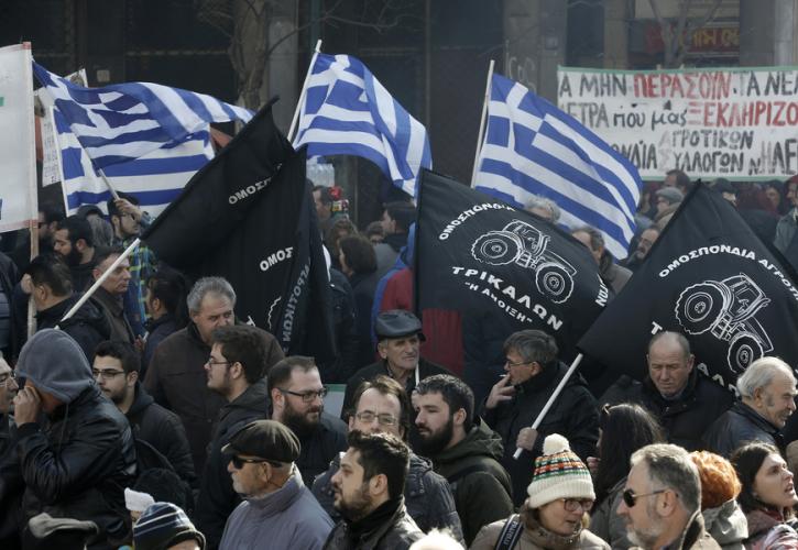«Δύο ταχυτήτων» οι διεκδικήσεις των αγροτών