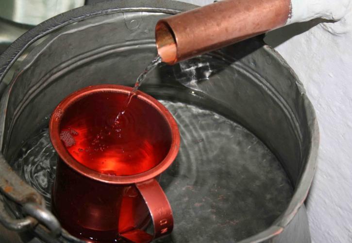Έρχονται αλλαγές στη διακίνηση χύμα τσίπουρου