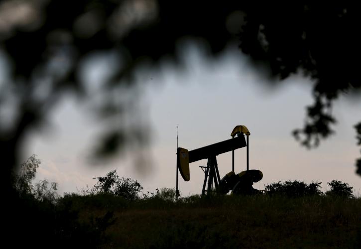 Τέλος στο θετικό σερί του πετρελαίου - Σε υψηλό 2,5 ετών οι τιμές φυσικού αερίου