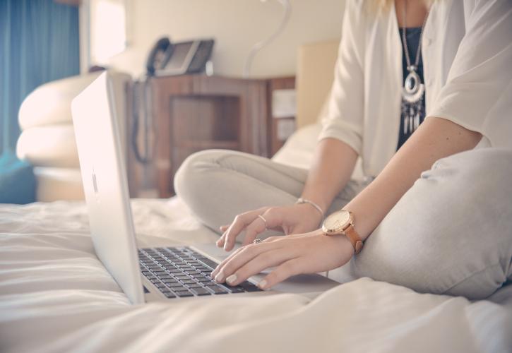 Οι χρήστες των Mac «ερωτοτροπούν» συχνότερα διαδικτυακά