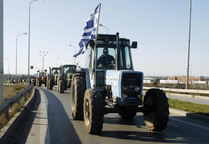 Αγρότες: Επιστρέφουν στα μπλόκα - Την Τρίτη πανελλαδική συνέλευση στη Λάρισα