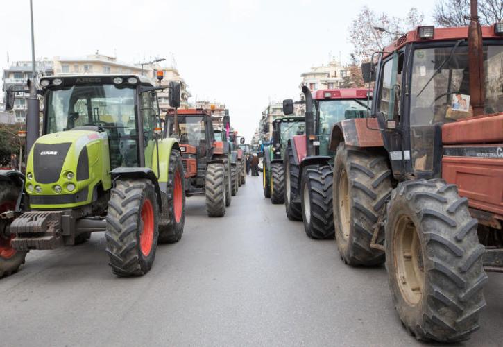 Έκλεισαν τα Τέμπη οι αγρότες