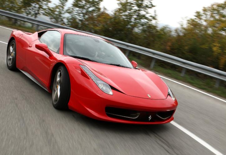 Έπεσε σε λακούβα και κέρδισε… 12.000 ευρώ