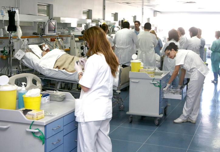 Σαρώνει ο κορονοϊός – Μετατροπές νοσοκομείων και σκέψεις για μείωση χειρουργείων στις επιβαρυμένες περιοχές