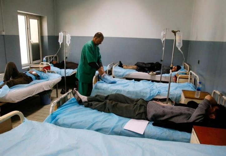 Κορονοϊός: Μειώνονται τα κρούσματα, αυξάνονται οι νοσηλείες - Προβληματισμός για τα νοσοκομεία