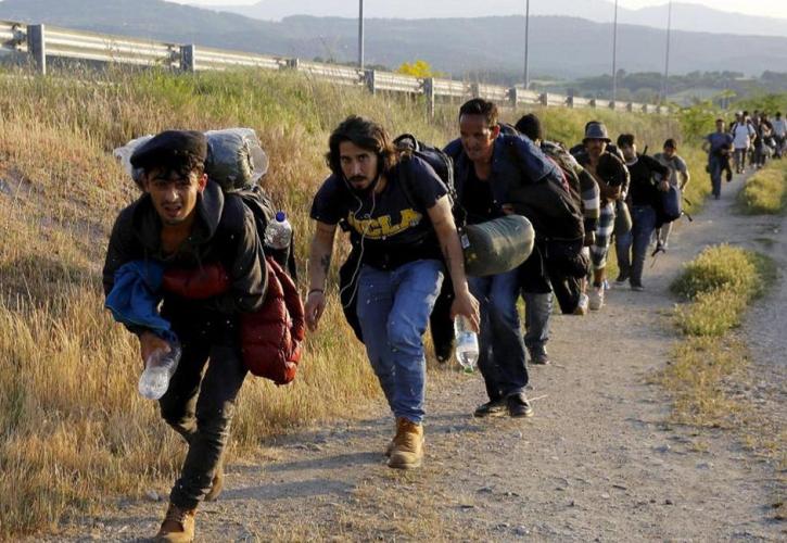 Guardian: Η Ελλάδα σπατάλησε τα χρήματα για το προσφυγικό
