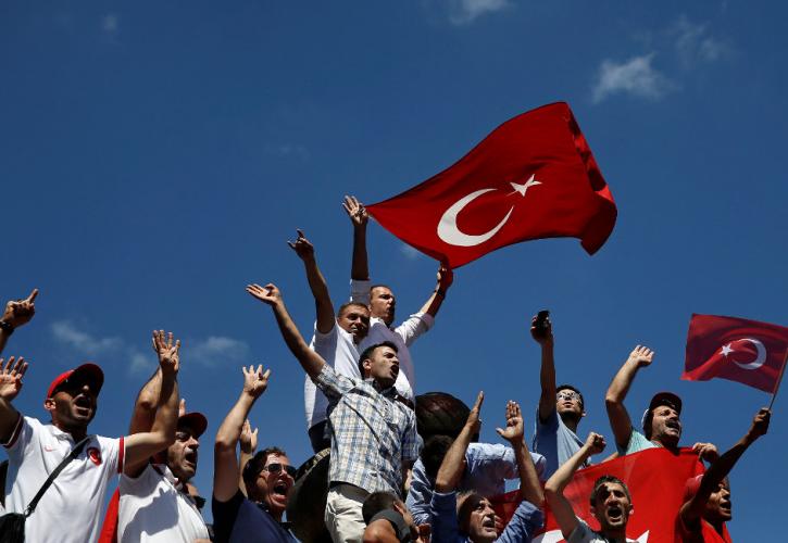 Δημοσκόπηση FES: Το 56% των Τούρκων πιστεύει ότι τους ανήκουν εδάφη άλλων χωρών
