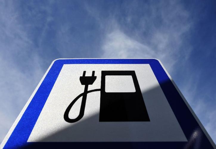  EY: 4 στους 10 σκοπεύουν να αγοράσουν ηλεκτρικό όχημα