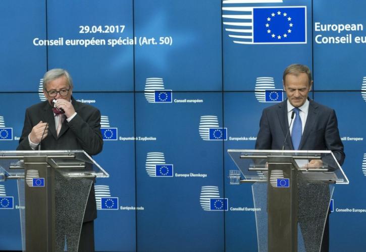 Ενιαίο «μέτωπο» από τους 27 για το Brexit - Προειδοποιεί ο Γιούνκερ