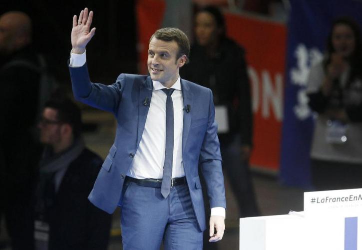 Νίκη του Μακρόν με 61% «βλέπει» νέα γαλλική δημοσκόπηση