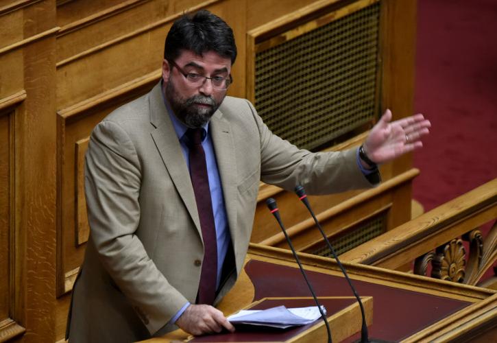 Οικονόμου: Θα μηδενίσουμε την αισχροκέρδεια στα αεροπορικά εισιτήρια από Σαντορίνη