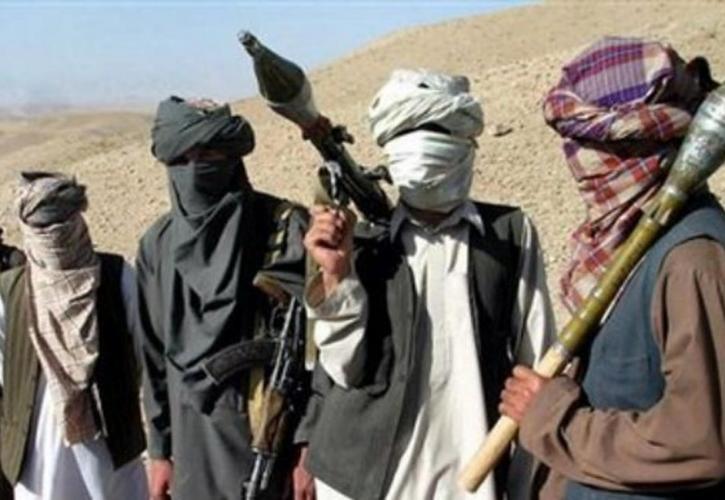 Οι πρεσβείες των ΗΠΑ και της Βρετανίας στο Αφγανιστάν κατηγορούν τους Ταλιμπάν για τη «σφαγή» δεκάδων αμάχων 