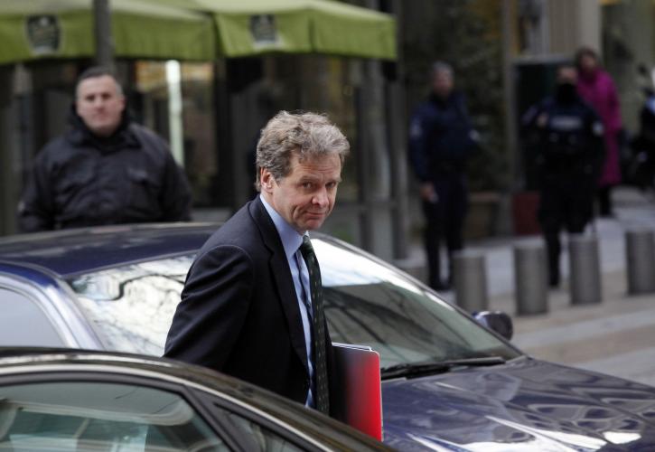 Πρόσθετα μέτρα και ελάφρυνση χρέους ζητά το ΔΝΤ