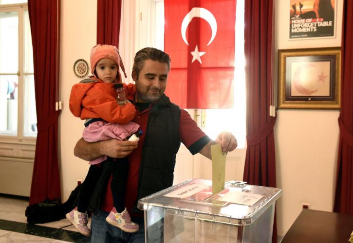 Τουρκία: Δημοσκοπική υποχώρηση για το AKP του Ερντογάν 
