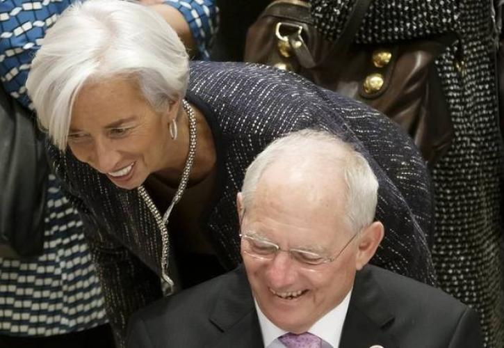 «Σαφήνεια» για το χρέος δίνει η Ευρωζώνη στο ΔΝΤ