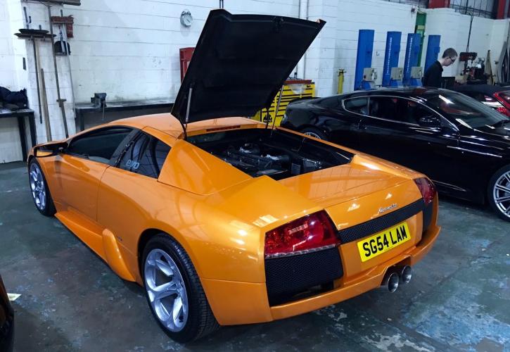 Ξόδεψε 440.000 ευρώ για 400.000 χλμ. με Lamborghini (pics)