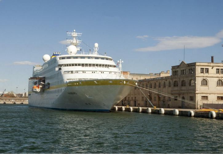 Θεσσαλονίκη: Καταπλέει στο λιμάνι το πρώτο κρουαζιερόπλοιο του 2016