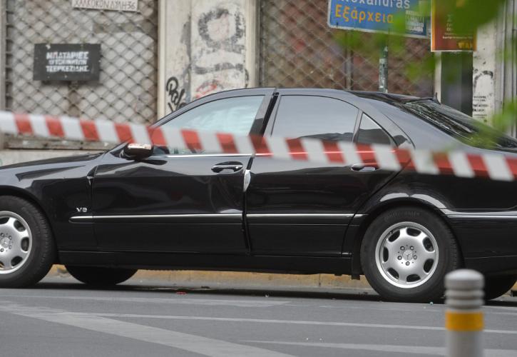 Έκρηξη στο αυτοκίνητο του Λουκά Παπαδήμου - Σταθερή η κατάσταση της υγείας του (pics)