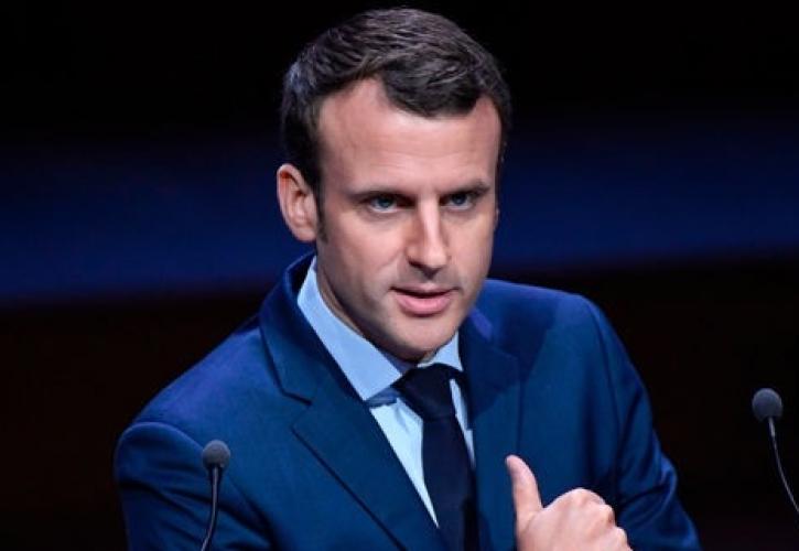 Γαλλία: Το υγειονομικό πιστοποιητικό και το στοίχημα Μακρόν ενόψει των εκλογών