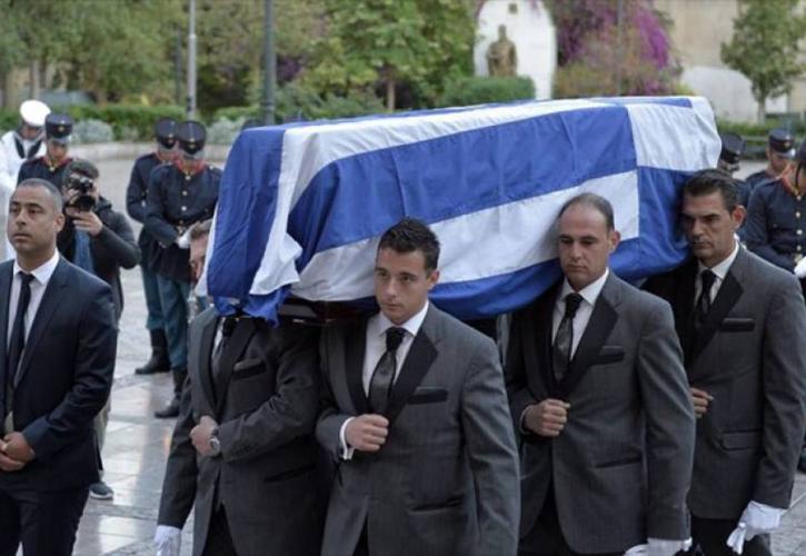 Έφτασε στα Χανιά η σορός του Κωνσταντίνου Μητσοτάκη