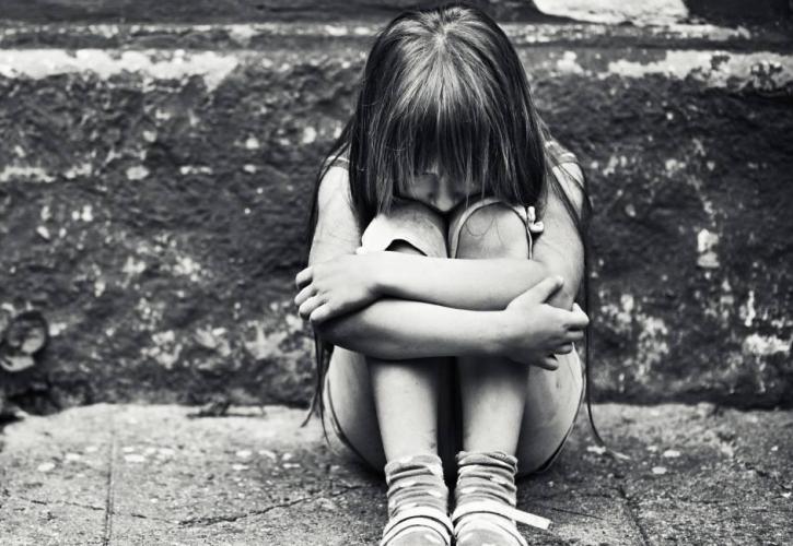 Κομισιόν: «Κίτρινη κάρτα» στην Ελλάδα για πυροβολα όπλα και καταπολέμηση σεξουαλικής κακοποίησης παιδιών