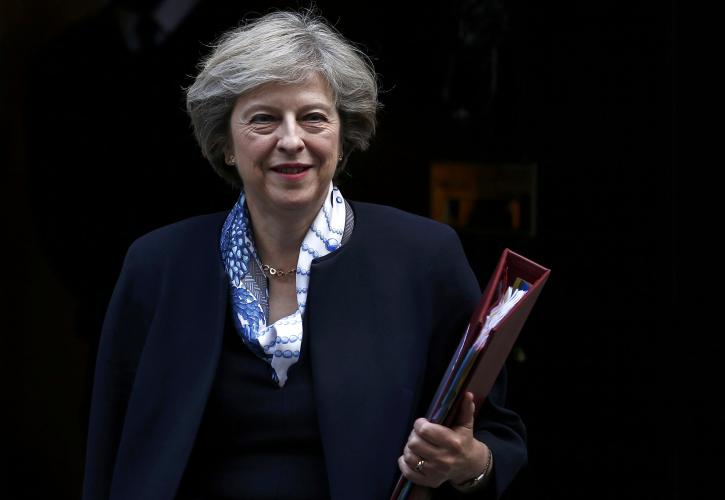 Τον «οδικό χάρτη» του Brexit παρουσιάζει η Theresa May