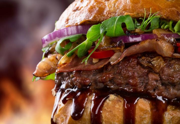 Τα οκτώ λάθη που κάνουμε όταν φτιάχνουμε burger
