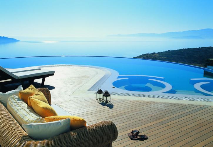 Vanity Fair: Η Ελλάδα ο καταλληλότερος προορισμός για last minute διακοπές