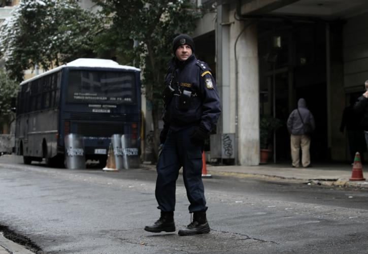 Εξάρχεια: Καταδρομική επίθεση με μολότοφ στα ΜΑΤ