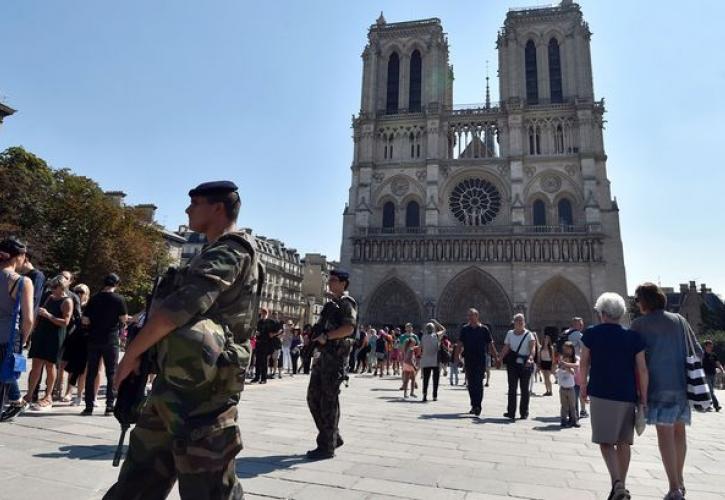 Προπαγανδιστικό υλικό του ISIS βρέθηκε στο δράστη του Παρισιού