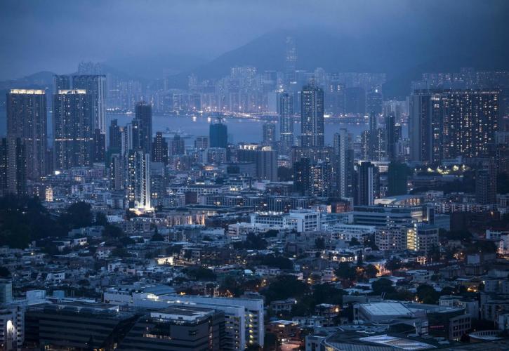 Χονγκ Κονγκ: Επιστρατεύονται ξενοδοχεία για νοσηλεία ασθενών με Covid - Γεμάτα τα νοσοκομεία
