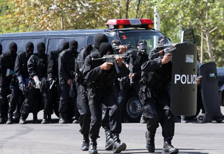 Ιράν: Συνελήφθη ο δικηγόρος των δύο δημοσιογράφων που κάλυψαν τον θάνατο της Αμινί