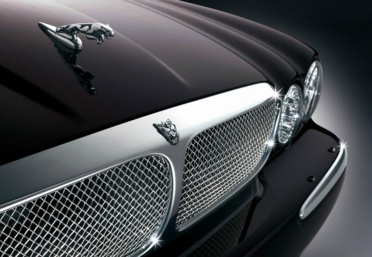 Jaguar Land Rover: Μειώνει την παραγωγή στη Βρετανία λόγω έλλειψης τσιπ