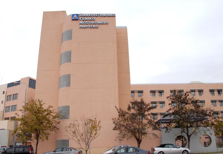 Τμήμα ψευδοροφής έπεσε στο κεφάλι γυναίκας συνοδού στο Πανεπιστημιακό νοσοκομείο Λάρισας