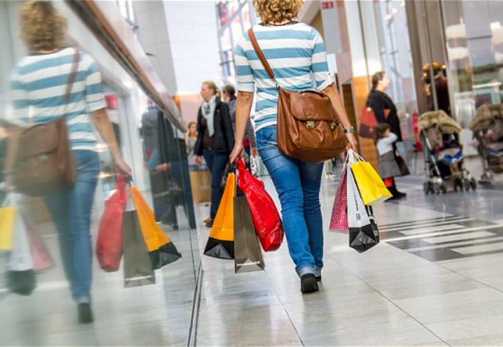 ΗΠΑ: 1 στους 3 καταναλωτές ακόμα ξεπληρώνει τις αγορές της προηγούμενης εορταστικής περιόδου