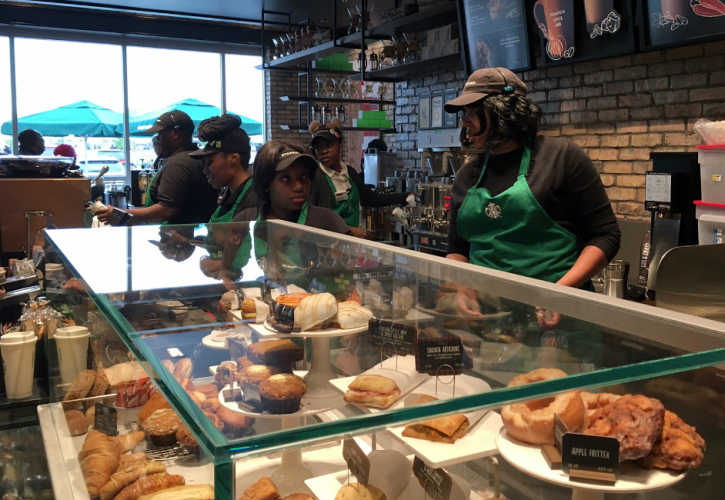 Starbucks: Υποχρεωτικός ο εμβολιασμός ή τα τεστ για τους εργαζόμενους των ΗΠΑ 