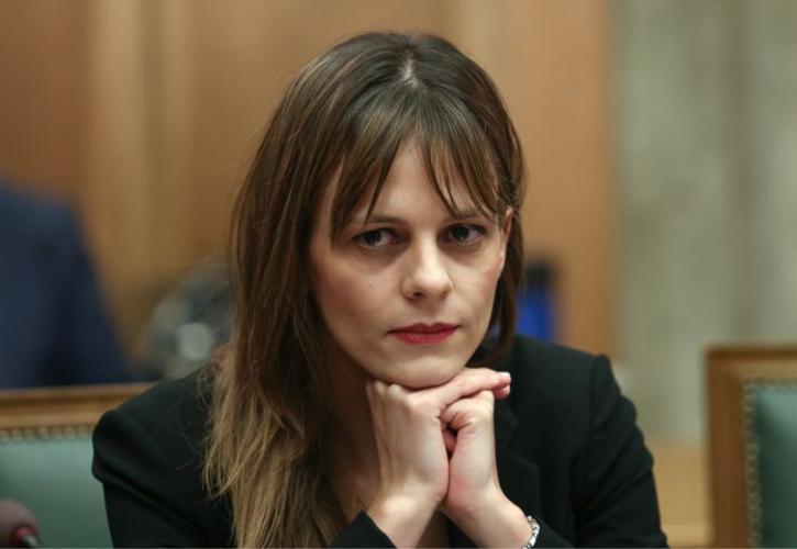 Αχτσιόγλου: Τα ερωτήματα είναι αμείλικτα και η κυβέρνηση οφείλει να απαντήσει