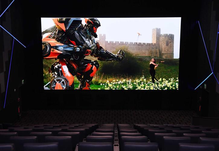 Η πρώτη παγκοσμίως Cinema LED οθόνη «δια χειρός» Samsung