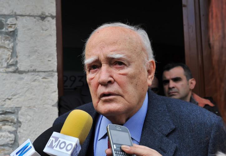 Εξιτήριο από το νοσοκομείο πήρε ο Κάρολος Παπούλιας