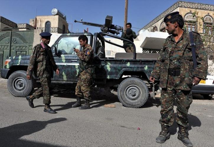 Τουλάχιστον 8 νεκροί σε μάχες ανταρτών Χούθι με τον στρατό στη νότια Υεμένη