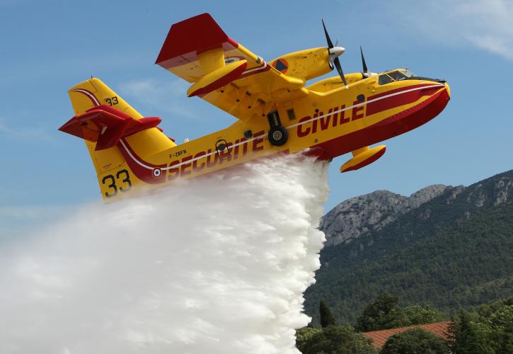 Αεροσκάφος Canadair CL-415 στέλνει η Ελλάδα στην Αλβανία για τη μεγάλη πυρκαγιά στο νησί Σασών