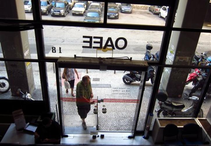 Ένας στους τρεις ασφαλισμένους δεν μπορεί να πληρώσει τον ΟΑΕΕ